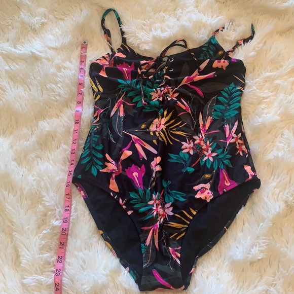 Old Navy Floral tropical tie detail bathing suit - Picture 7 of 7